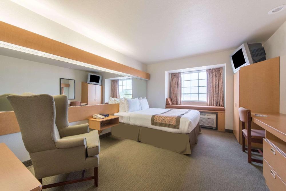 Superior Queen Room - Disability Access - Non-Smoking interior